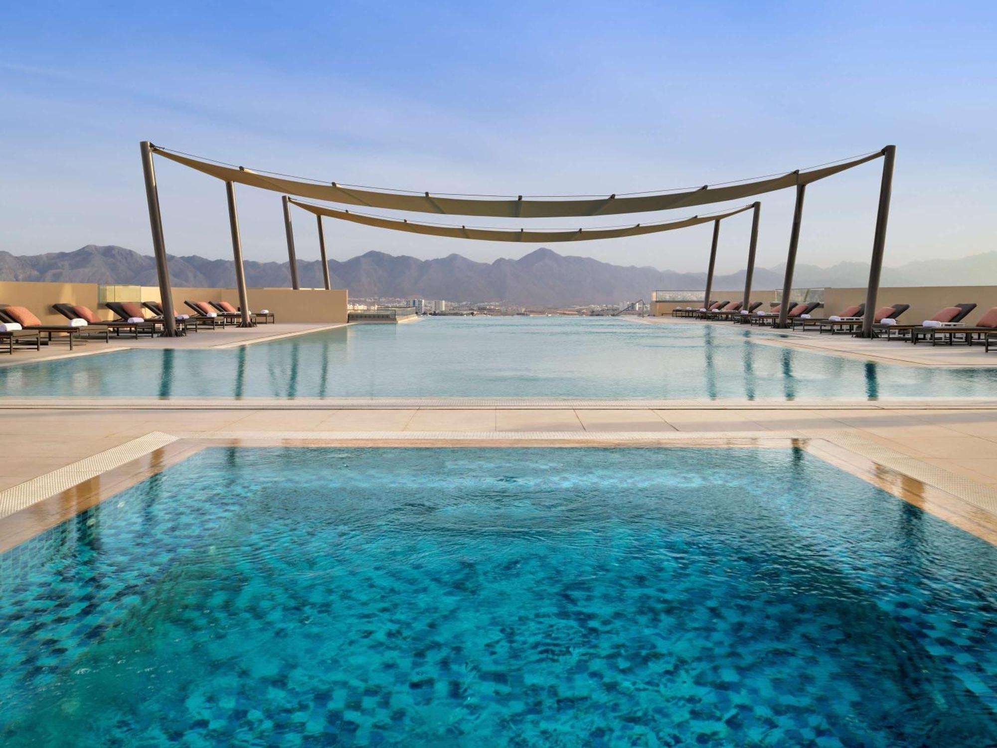 Moevenpick Hotel & Apartments Ghala Mascate Extérieur photo The pool at the hotel