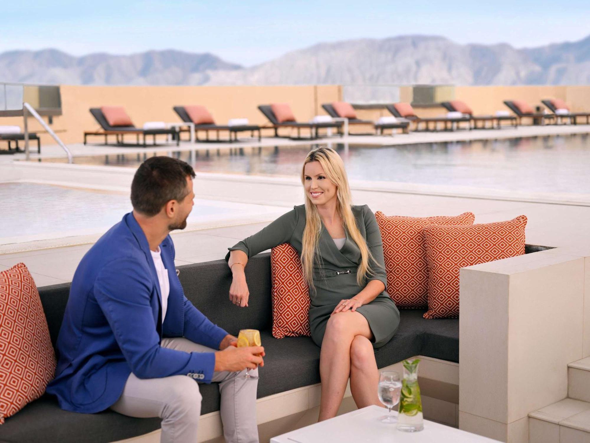Moevenpick Hotel & Apartments Ghala Mascate Extérieur photo The Sky Lounge