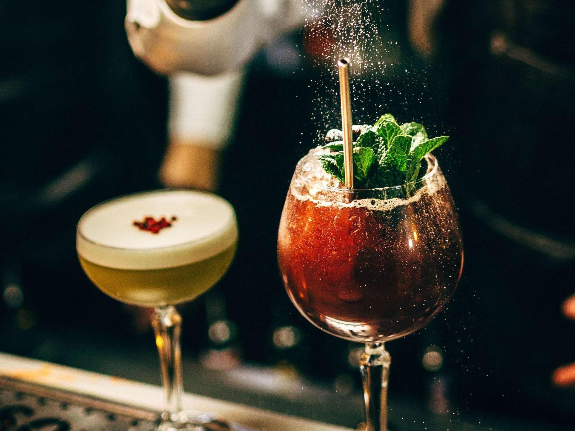 Moevenpick Hotel & Apartments Ghala Mascate Extérieur photo A Clover Club cocktail
