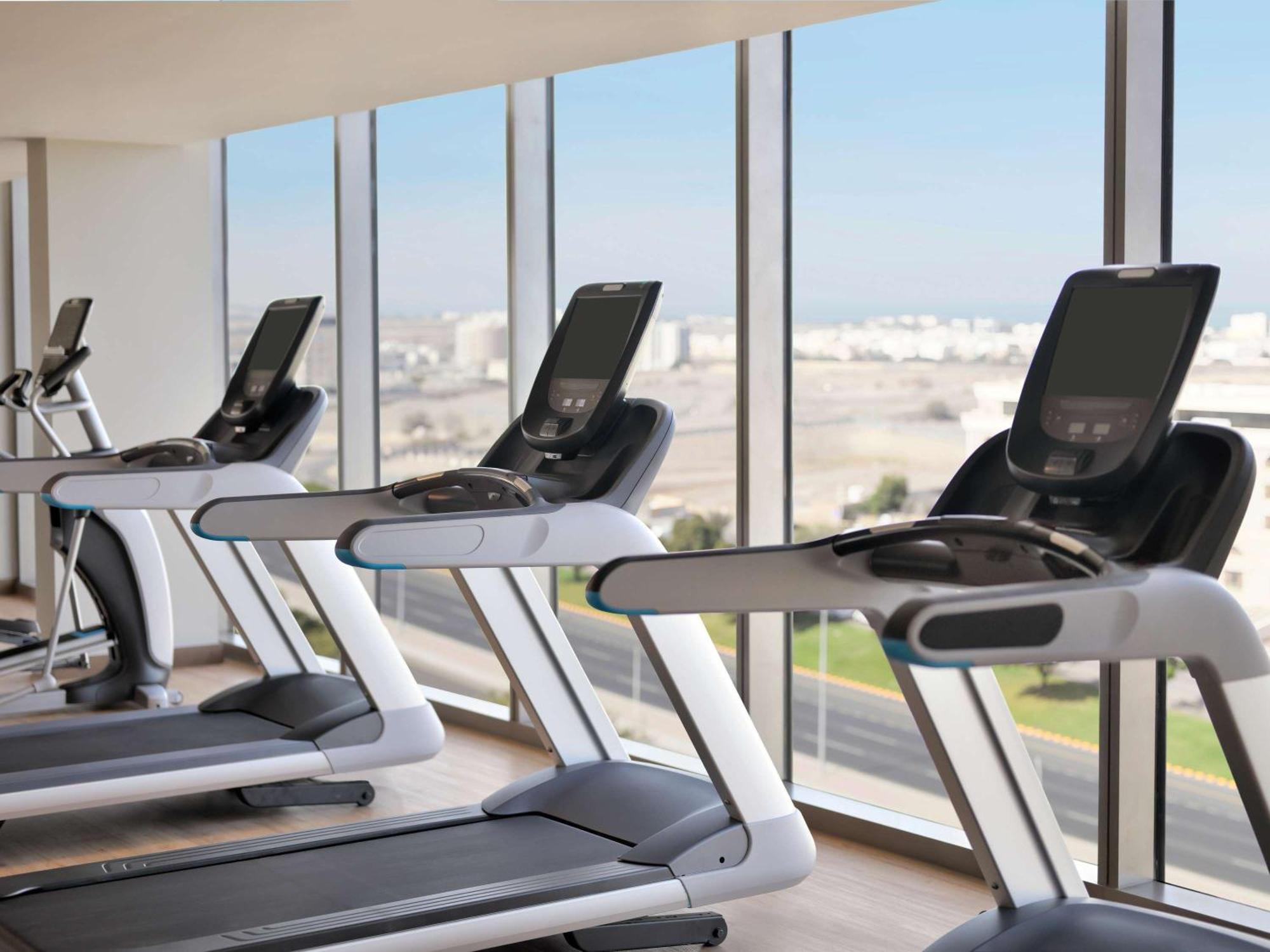 Moevenpick Hotel & Apartments Ghala Mascate Extérieur photo The gym at the hotel